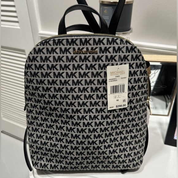 "Michael Kors" Cindy Large BackPack Black - New ✅ - Picture 1 of 7